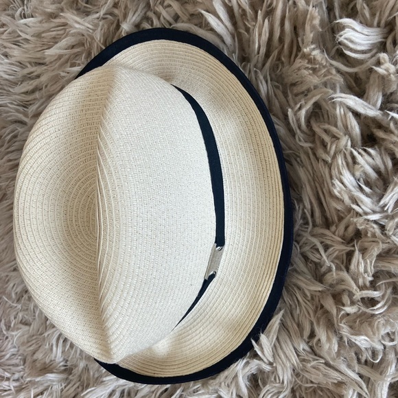 Perfect sun hat never worn. Calvin Klein - Picture 3 of 4